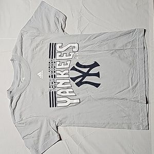 Boy's size 8 NY Yankees t-shirt